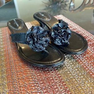 NEW Lindsay Phillips Black Thong Sandals with Polka Dot Flower Detail Size 10